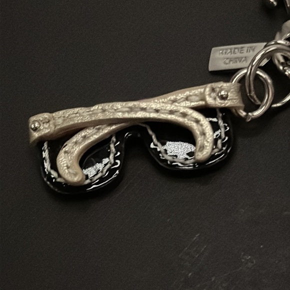 Coach Vintage Travel Beach Vacation Bag Charm Patent Leather Sunglasses Lotion - Picture 8 of 9